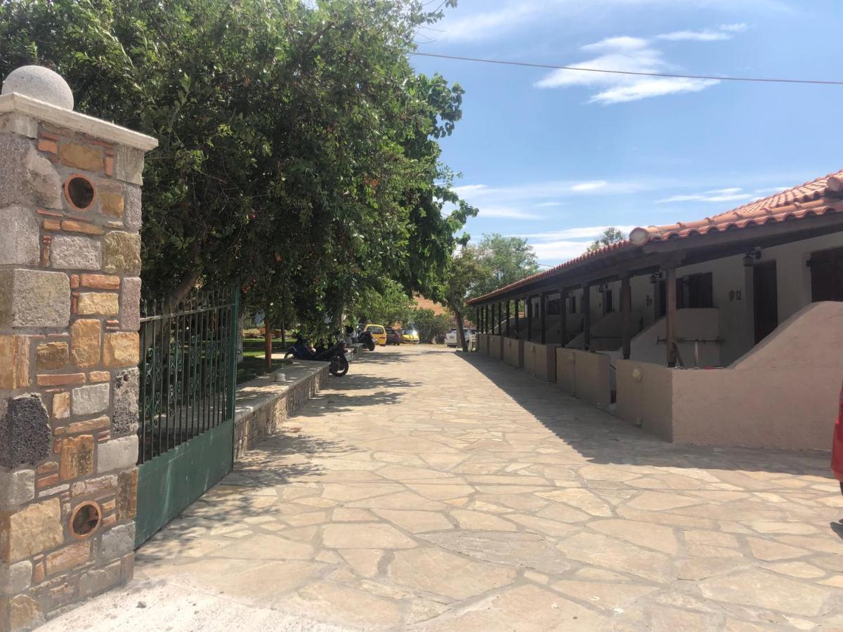 Gregory'S Village Plati  Bagian luar foto