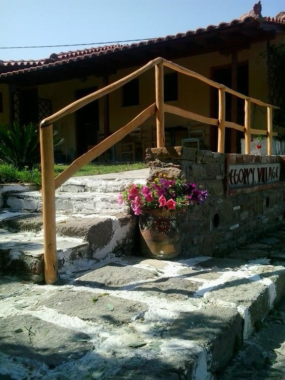 Gregory'S Village Plati  Bagian luar foto