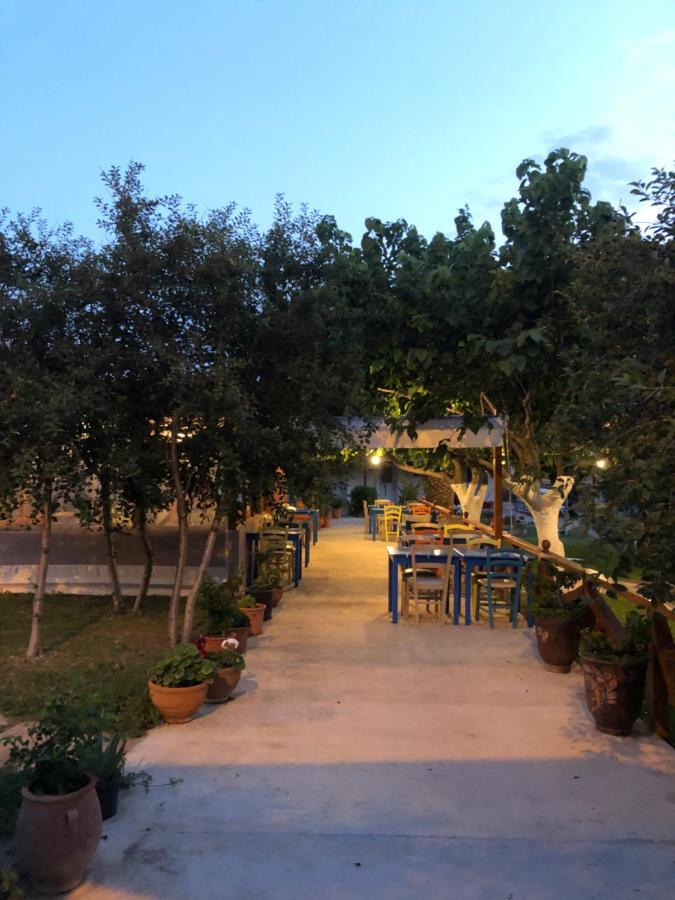 Gregory'S Village Plati  Bagian luar foto