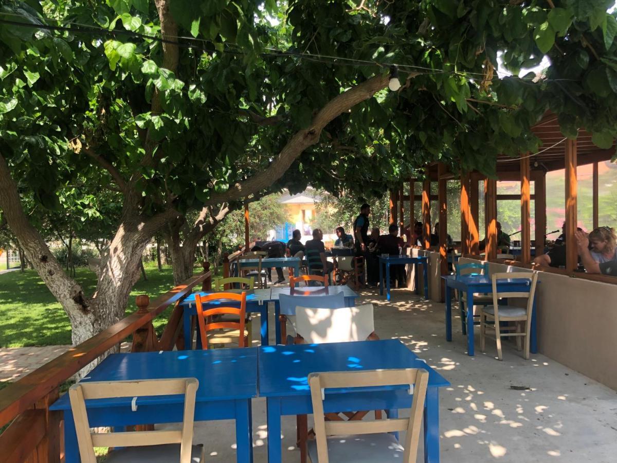 Gregory'S Village Plati  Bagian luar foto