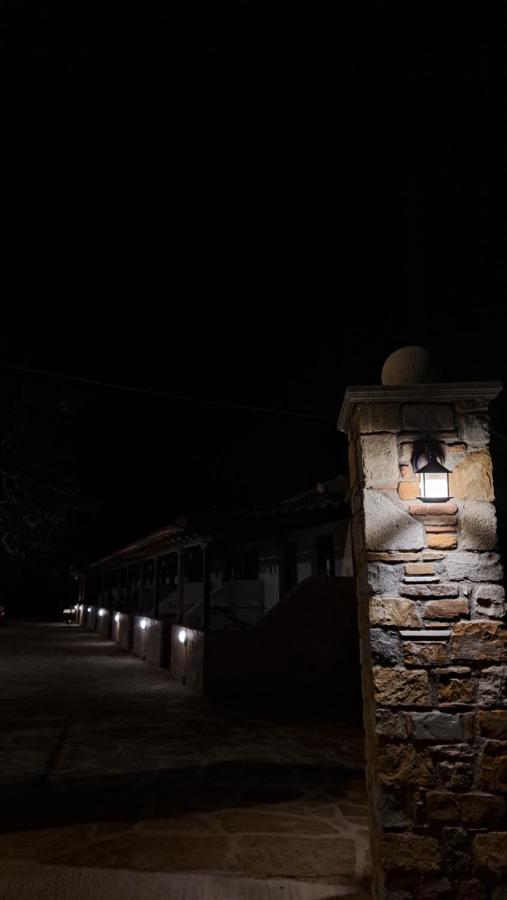 Gregory'S Village Plati  Bagian luar foto