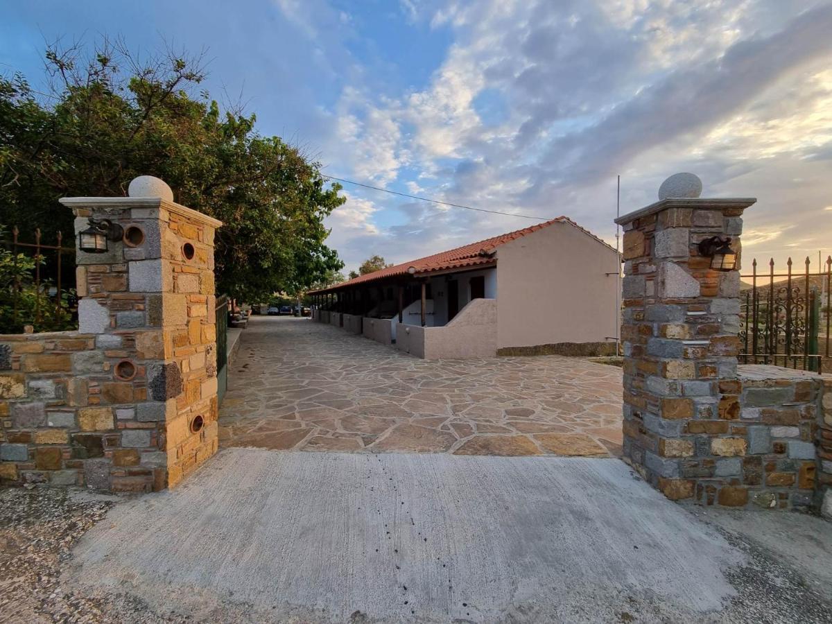 Gregory'S Village Plati  Bagian luar foto