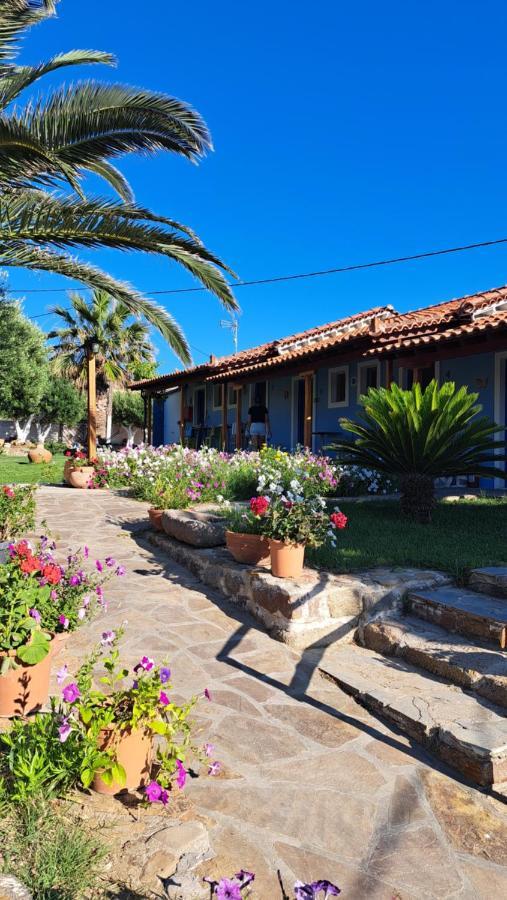 Gregory'S Village Plati  Bagian luar foto